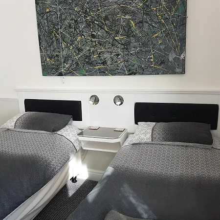 Bed & Breakfast Binton 4*